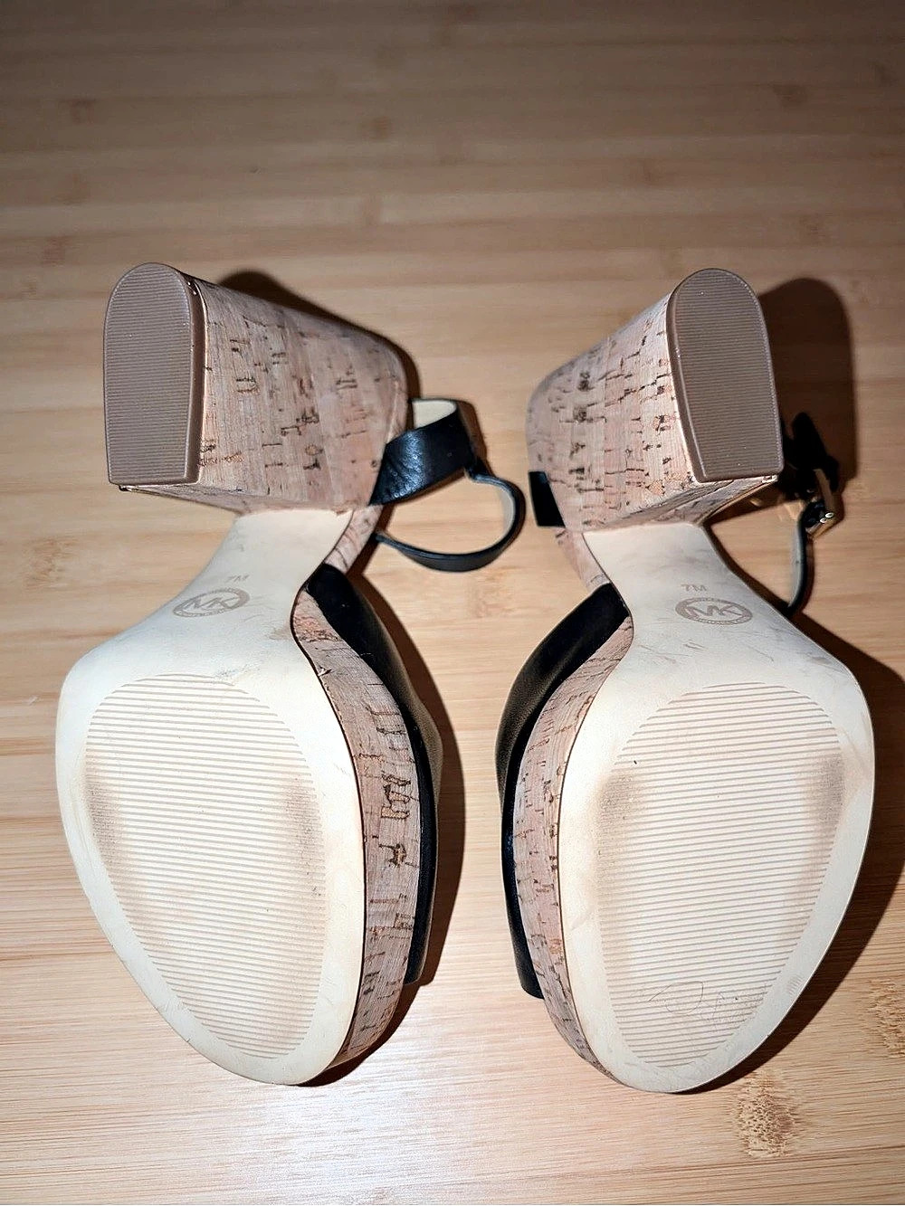 ☘️ Michael Kors Black & Tan Cork Heels US 7M - Picture 8 of 8